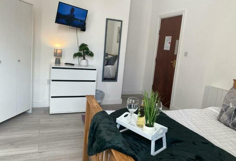 De Luxe Apart
