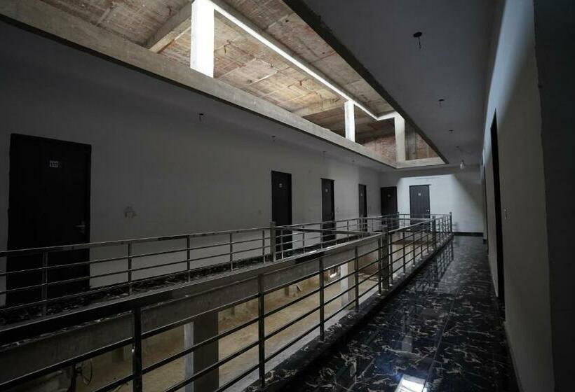 فندق J R Place & Restaurant By Wb Inn