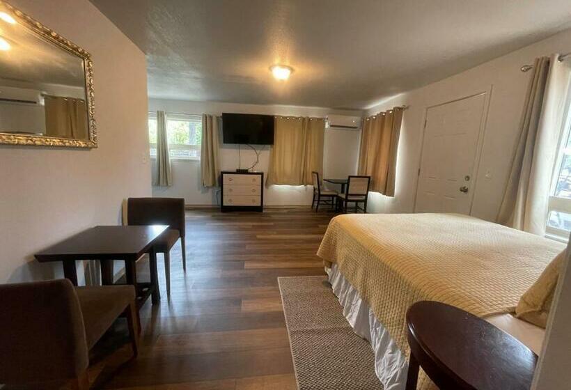 호텔 Riverfront Lodging