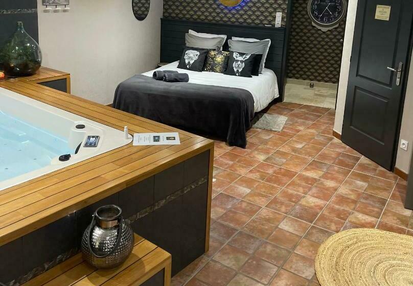 مبيت وإفطار Suite 785 Chambre Loveroom Jacuzzi Sauna Cave
