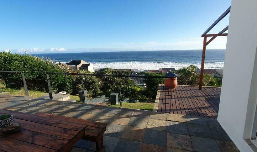 Пансион Beachview Guest Suites Port Elizabeth