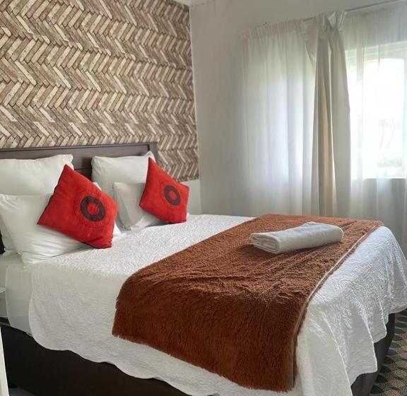 تختخواب و صبحانه Dwengu Guest House