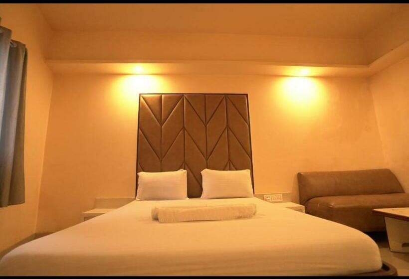 Отель Derby Lodging & Boarding By Wb Inn