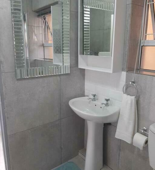 Mawethu Pinelands Modern 2 Bedrooms Flat With Parking Bay