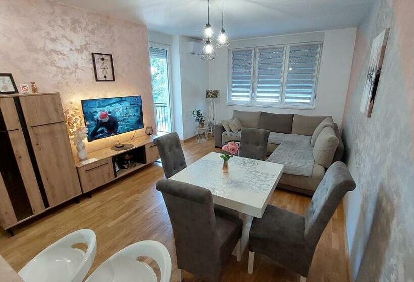 Apartment Ela