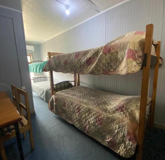 مبيت وإفطار World S End Hostal