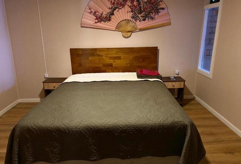 مبيت وإفطار World S End Hostal