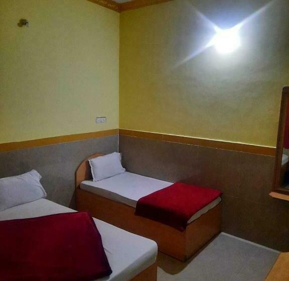 酒店 Spot On 93244 Y R Tourist Home
