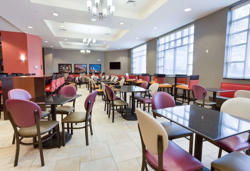 בית מלון כפרי Drury Inn & Suites Cincinnati Sharonville