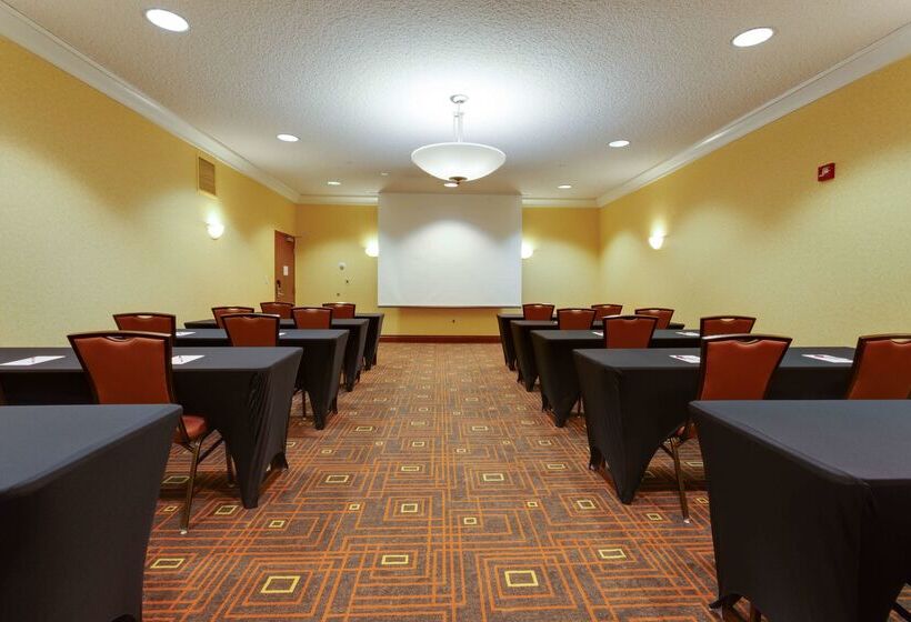 هتل Drury Inn & Suites St. Louis Forest Park