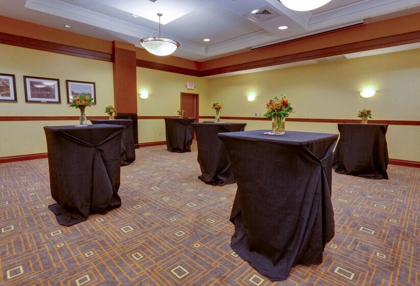 هتل Drury Inn & Suites St. Louis Forest Park