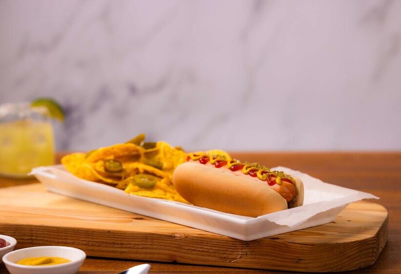 هتل Drury Inn & Suites St. Louis Forest Park