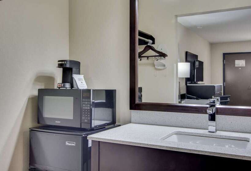 فندق Quality Inn & Suites Athens University Area