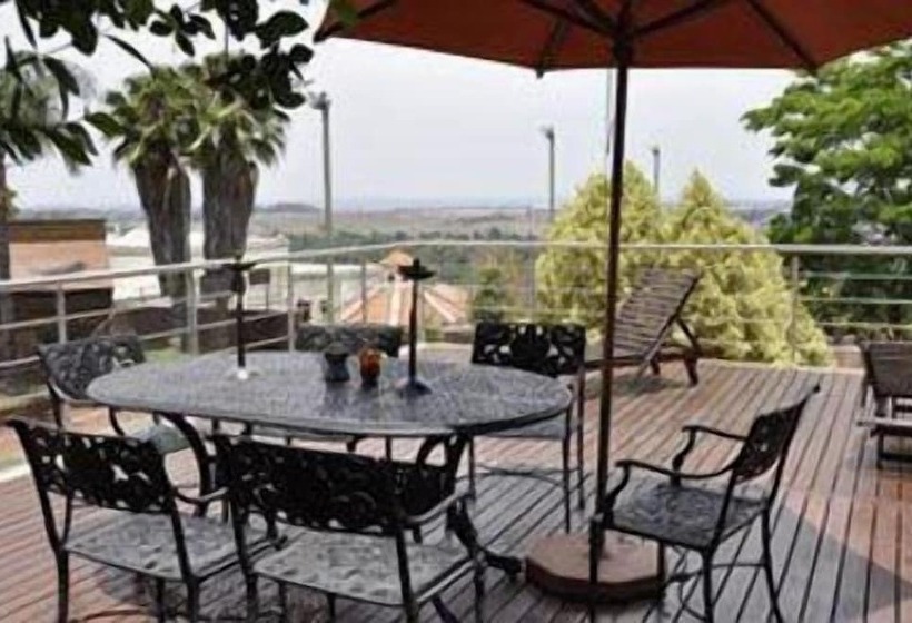 پانسیون Crane's Nest Guest House & Spa @ 313