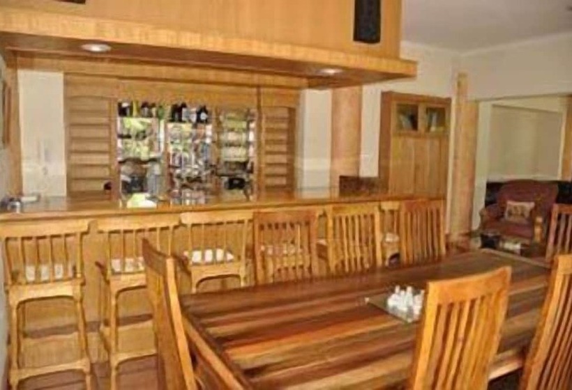 پانسیون Crane's Nest Guest House & Spa @ 313