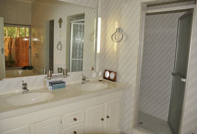 پانسیون Crane's Nest Guest House & Spa @ 313