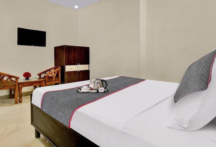 فندق Capital O 93663 Royal