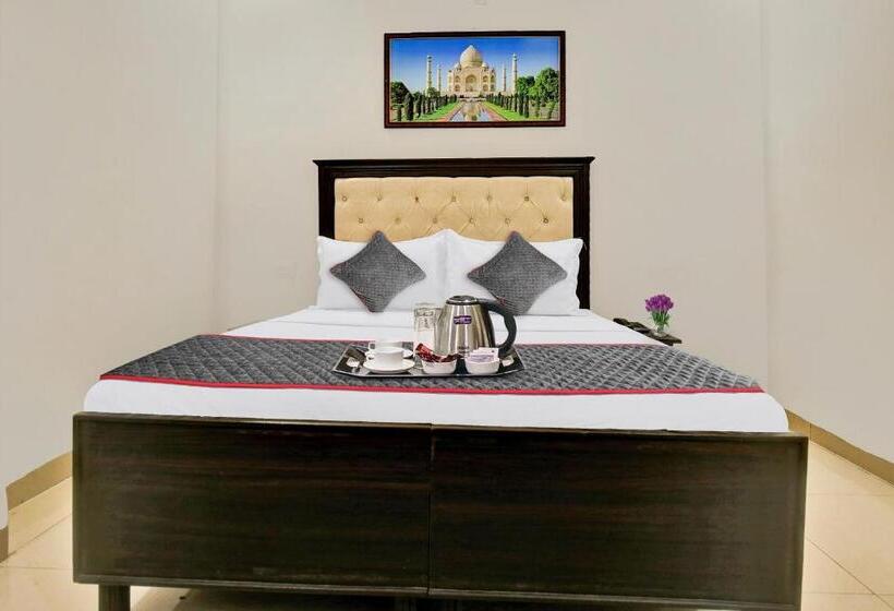 فندق Capital O 93663 Royal