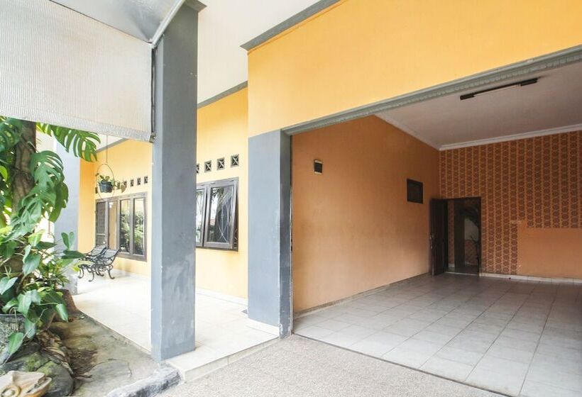 هتل Spot On 91620 Skypiea Guest House