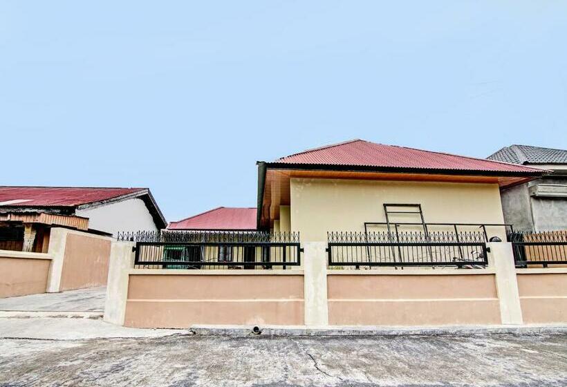 Отель Spot On 91645 Rifki Homestay Syariah