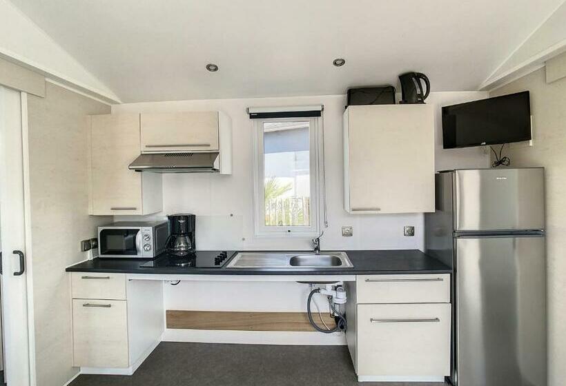 Mobil Home Pmr Tout Confort, 200m Plage, Piscine, 4 Pers, 2 Chambres, Parking, Wifi, Ménage Inclus