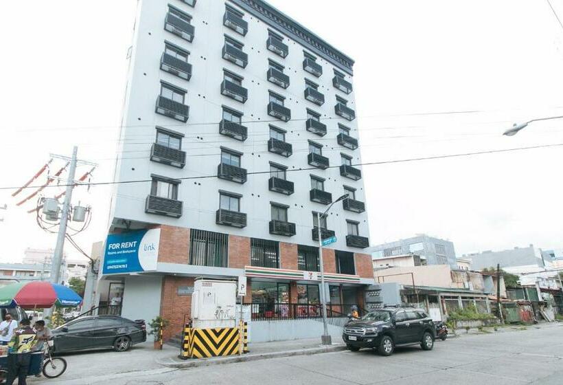 Отель Filmore Suites Makati By Reddoorz