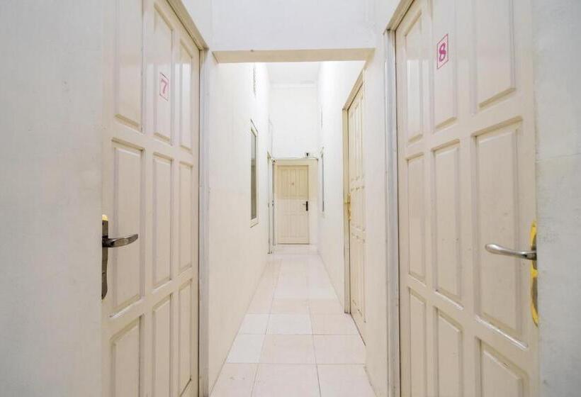 هتل Reddoorz Syariah Near Pasar Aur Kuning