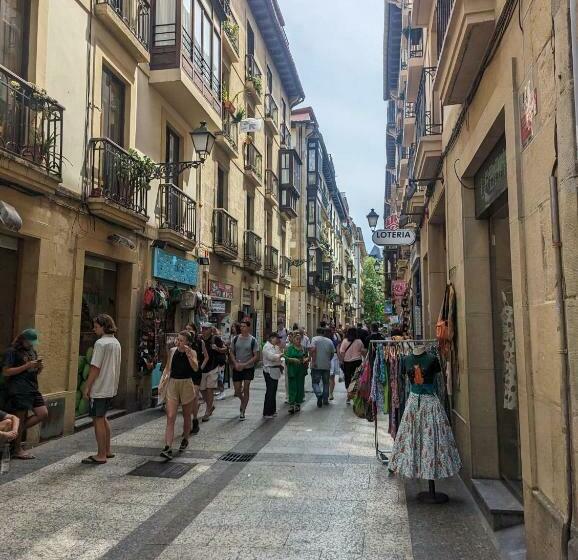 New Apartment & Terrace. Steps To Ondarreta Beach