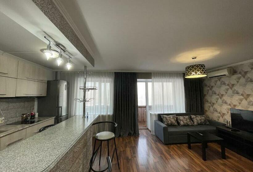 Apartment на площади республики
