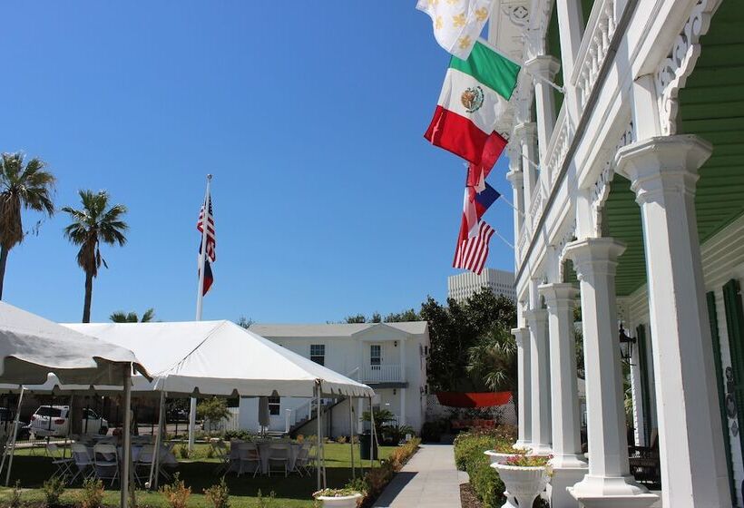 تختخواب و صبحانه The George Manor