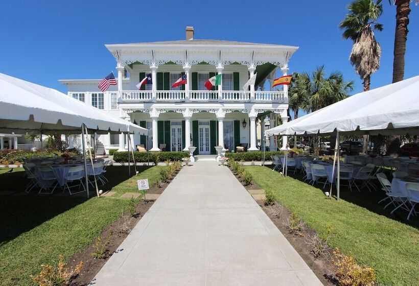 تختخواب و صبحانه The George Manor