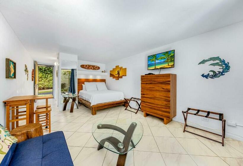 Downtown Hawaiian Theme Condo With Hot Tub, Pool & Beach Kona Islander Inn