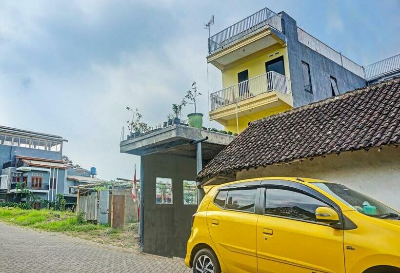 Отель Spot On 91588 Ananda Guest House Batu