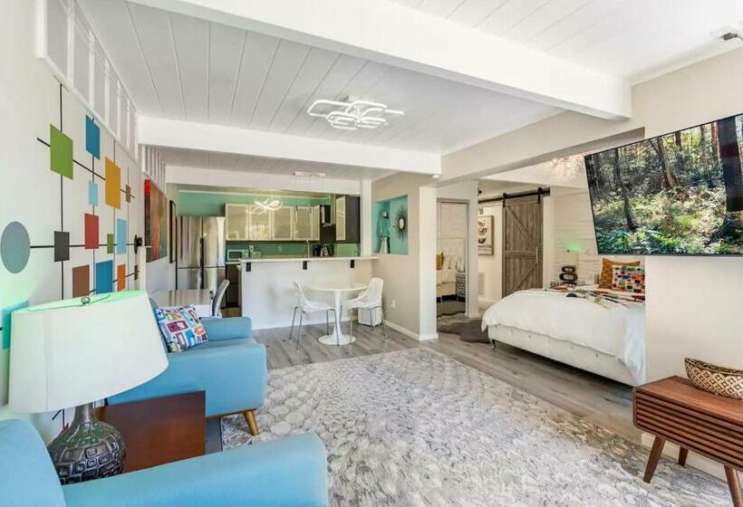 Stylish Retro Luxury Mid Century Eichler