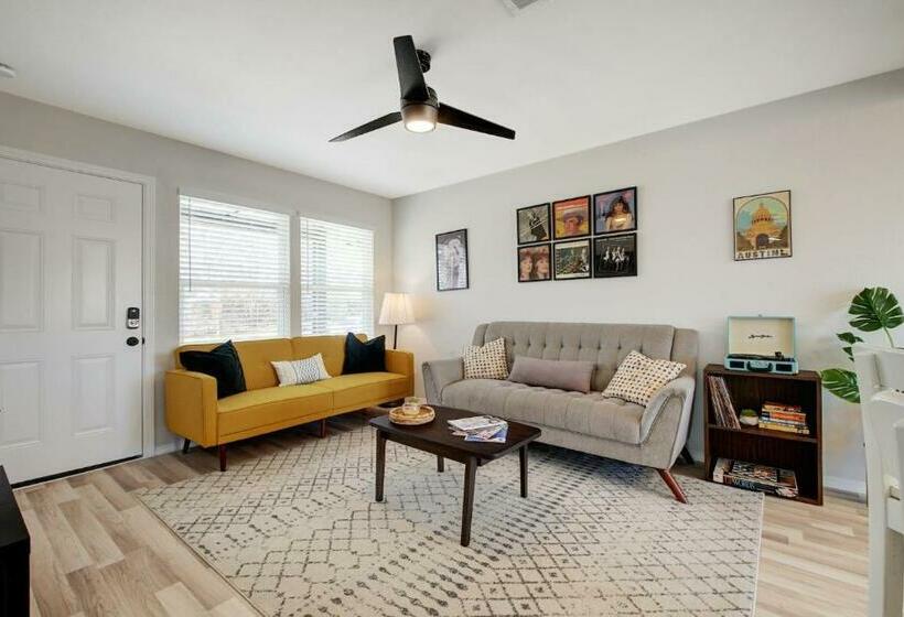 Remodeled Mueller District Home, Acl, Formula1, 30 60 Day Mtr