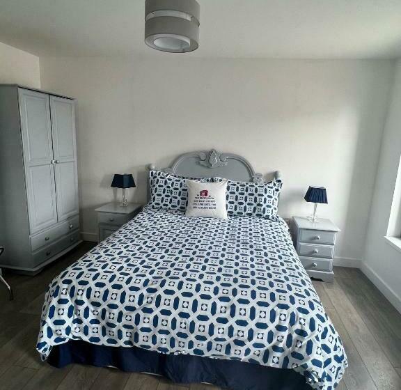 Fitzy S Bunker Modern Beach Apartment