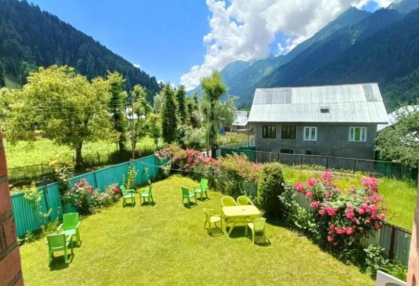 فندق Kolahoi Heights Guest House