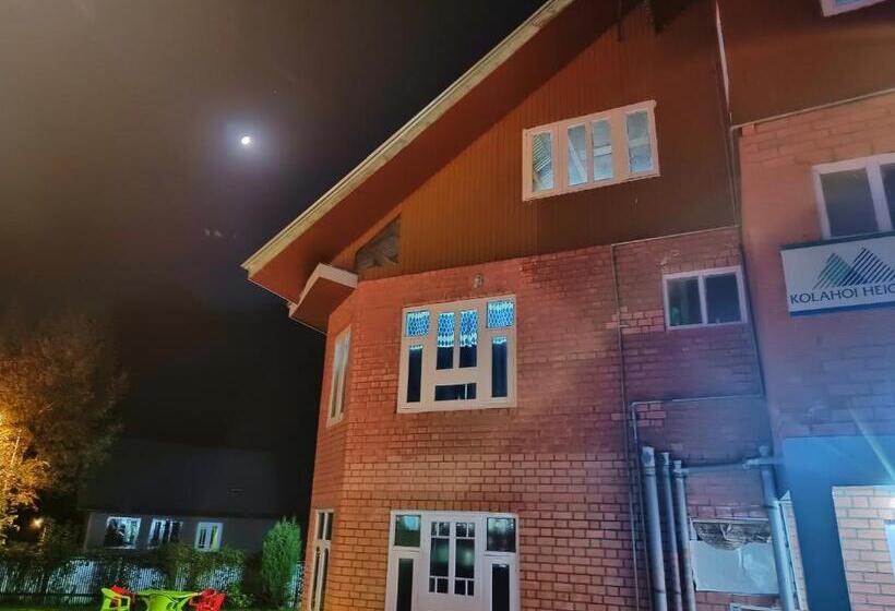 فندق Kolahoi Heights Guest House