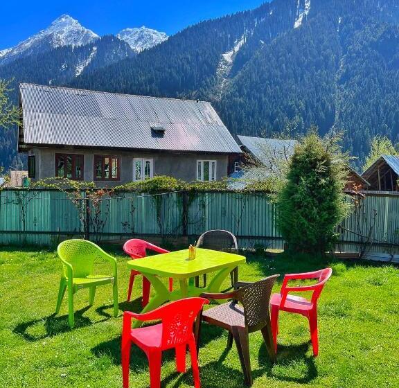 فندق Kolahoi Heights Guest House