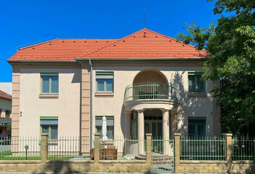 Lujza Apartman