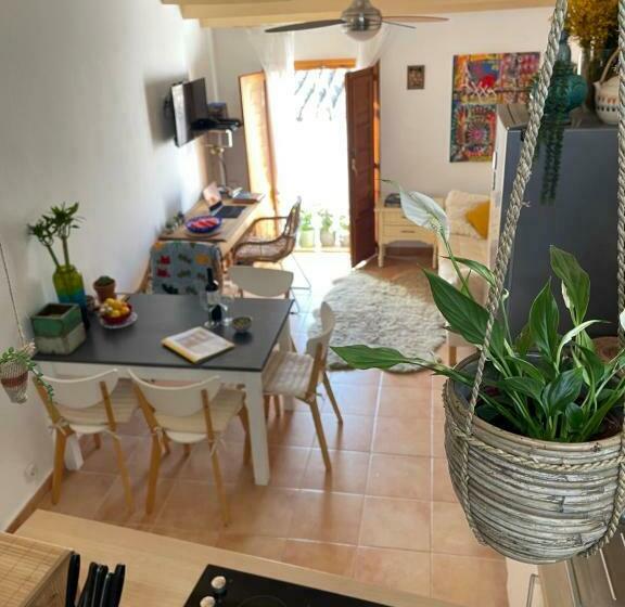 Oldtown Family House With Amazing Terrace 3 Minutes From Beach!