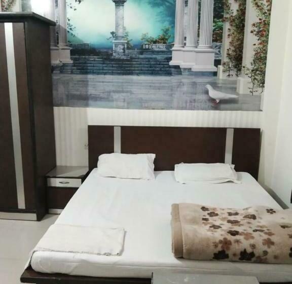 پانسیون Basera Guest House
