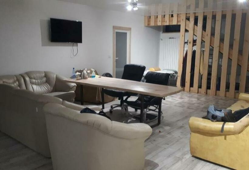 بنسيون Casa Prieteniei   Camere   3 Km Piatra Neamț