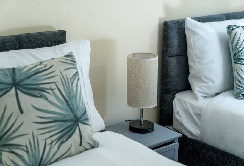 Redhill Surrey 2 Bedroom Pet Friendly Apartment By Sublime Stays