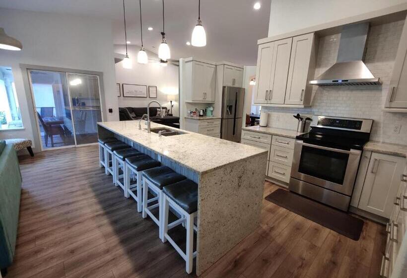 Spacious Oasis Updated Home 3 Bed 2 Bath  7 Min To Nokomis Beach