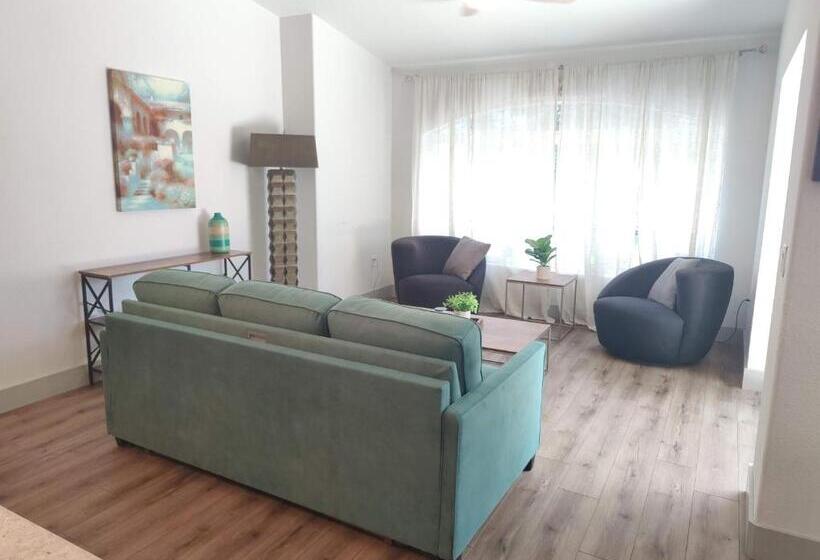 Spacious Oasis Updated Home 3 Bed 2 Bath  7 Min To Nokomis Beach