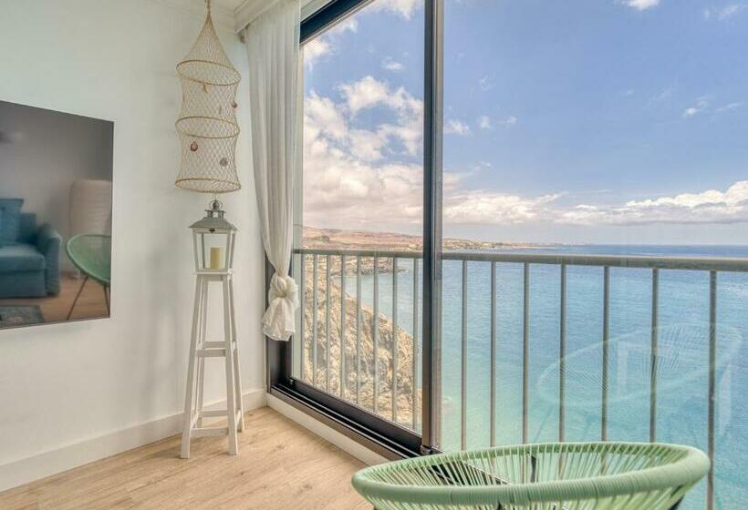 Viewpoint Over The Cliff By Canariasgetaway