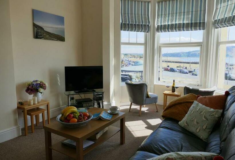 Shellseekers Holiday Apartment, Llandudno