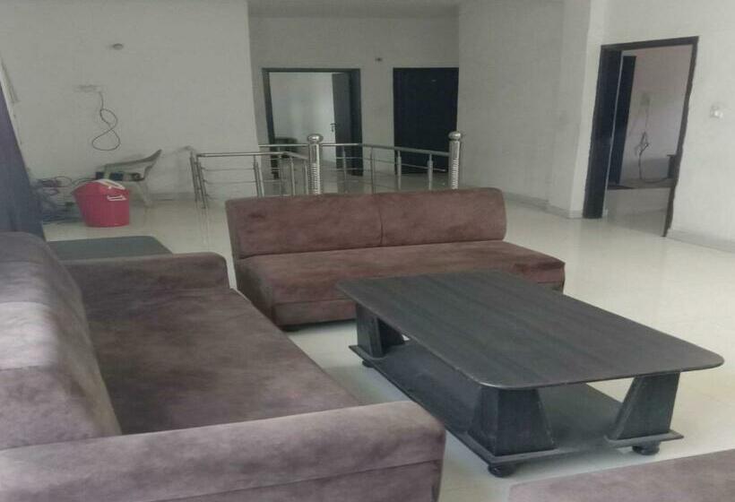 Spot On Hotel Deepak Palace