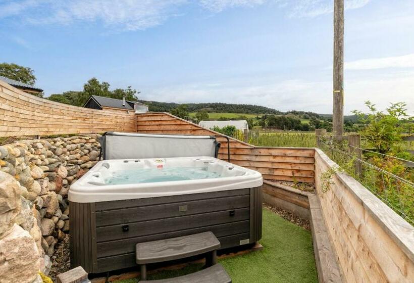 Alba Charming Boutique Forest View Cabin With Hot Tub In Ballater